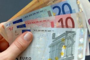 Euro Bölgesi'nde büyüme tahmini düştü
