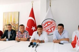 MP Antalyaspor'da yönetim kurulu istifa etti