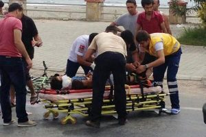 Trafiğe kapalı yolda otomobil çarptı