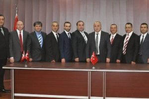 Acar yeniden aday