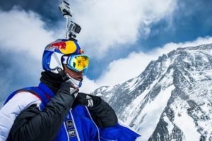 Everest'ten tarihi atlayış