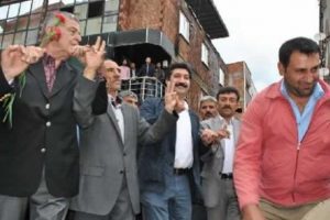 Akil İnsanlar Heyeti'ne davullu-zurnalı karşılama