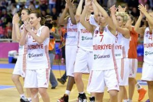 Periler çeyrek finale kanatlandı!