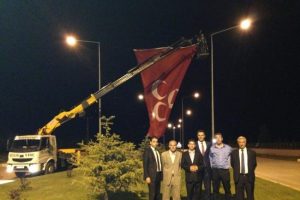 Ülkücülerin bayrak mesaisi