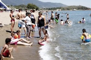 Mutfaktan çıkıp denize girdiler