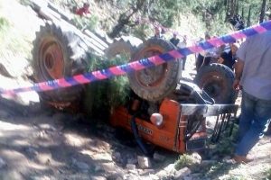 Traktörün altında kalan adam öldü