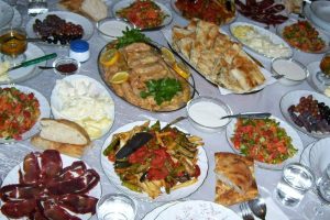 Ramazan ayında susuzluk nasıl giderilir? Sahur ve iftarda ne yenmeli? ÖZEL HABER