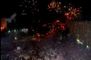 Muhalifler Mursi'nin gidişini kutladı