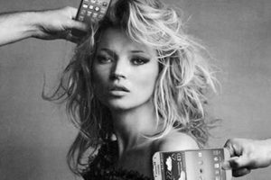 Kate Moss tasarımı telefon ister misiniz?