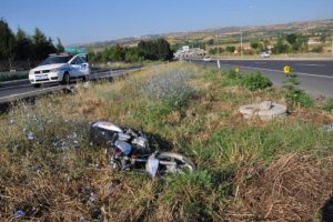 Kasksız motosiklet yolculuğu ölüm getirdi
