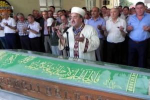 İntihar eden doktor adayı toprağa verildi
