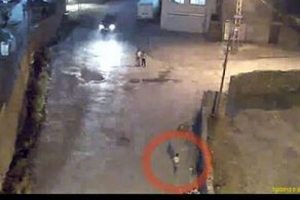 Bomba çocuğun elinde patladı
