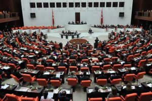 ''Darbe'' Meclis'i gerdi