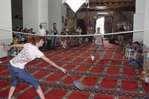 Camilerde badminton askıya alındı