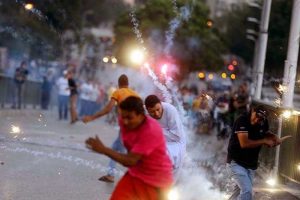 Mısır'da gerginlik gece de devam etti
