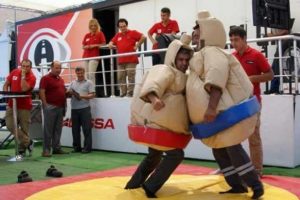Kamyon şoförleri sumo güreşi yaptı