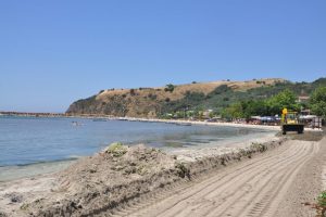 Eşkel sahilleri güzelleştiriliyor