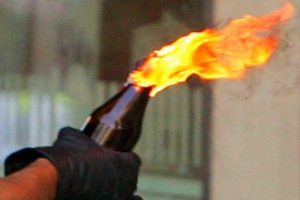 Komşuya molotoflu saldırı!