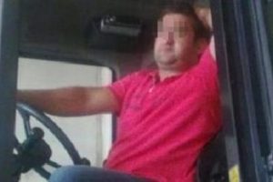 Sevgilisini başka erkekle bastı...