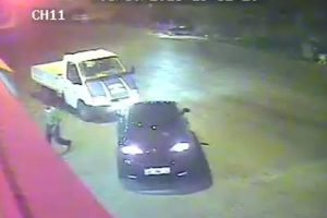 El freni çekilmeyen kamyonet hastane duvarına çarparak durabildi