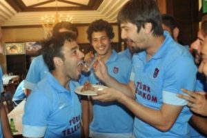 Volkan'ın pastasını Tolga yedirdi