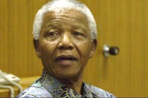 Mandela tedavilere cevap veriyor