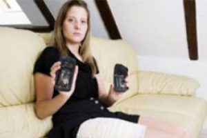 Cep telefonu bomba gibi patladı