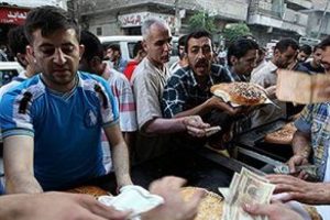 Halep'te gıda blokajı sivilleri vurdu!