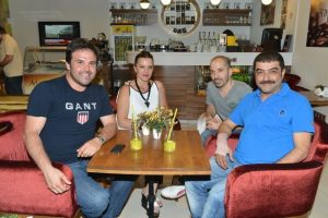 Ünlü sanatçılar hasret giderdi