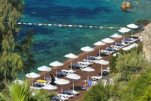 Yerli turistler Mavi Bayrak'lı plajlara akın ediyor