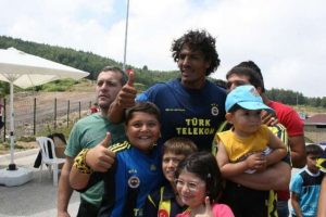Alves ve Kuyt'a yoğun ilgi