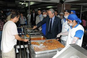 Altepe, aşevinde iftara katıldı
