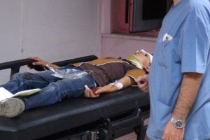 Çöp kamyonu otomobille çarpıştı