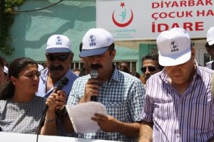 Sağlık çalışanlarından hastane uygulamasına tepki