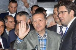 Erdoğan el öptürmedi
