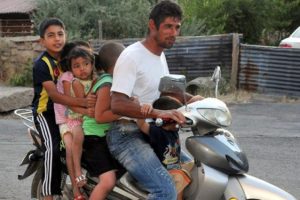 Bir motosiklete kaç kişi binebilir?