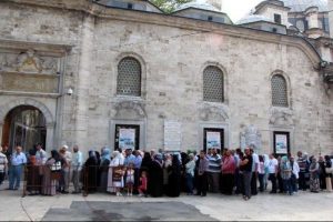 Eyüp Sultan Türbesi ziyarete açıldı