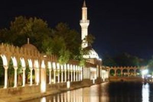 Balıklıgöl geceleri ışıl ışıl