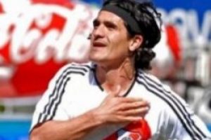 Efsane oğluna yaptığı asistle futbola veda etti