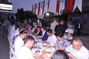 Orhan Gencebay, sokak iftarında