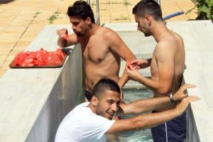 Sıcaklar futbolcularıda vurdu