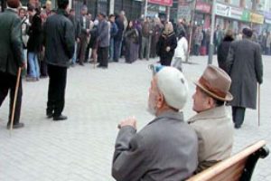 Emeklilikte yaşa takılanlar ne yapacak?