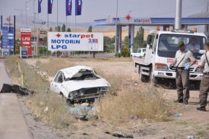 Eşini ziyarete giderken kazada öldü