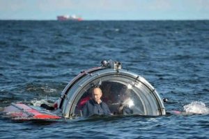 Putin, bu sefer denizaltı sürdü!