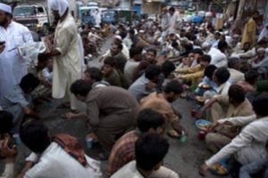 Pakistan'da iftar saatinde kanlı saldırı