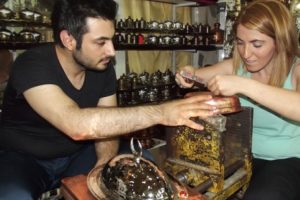 Bakıra kadın eli