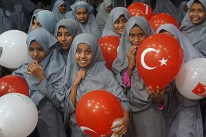 Sri Lankalı yetimleri sevindirdiler