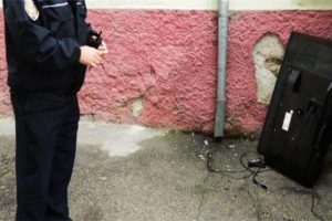 Televizyon hırsızı suçüstü yakalandı