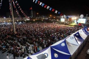 Bakan şarkı söyledi
