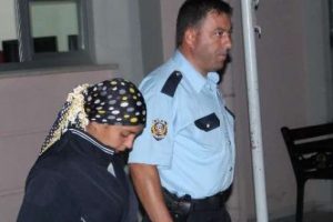 Bebeğini bırakıp, uyuşturucu satıyor